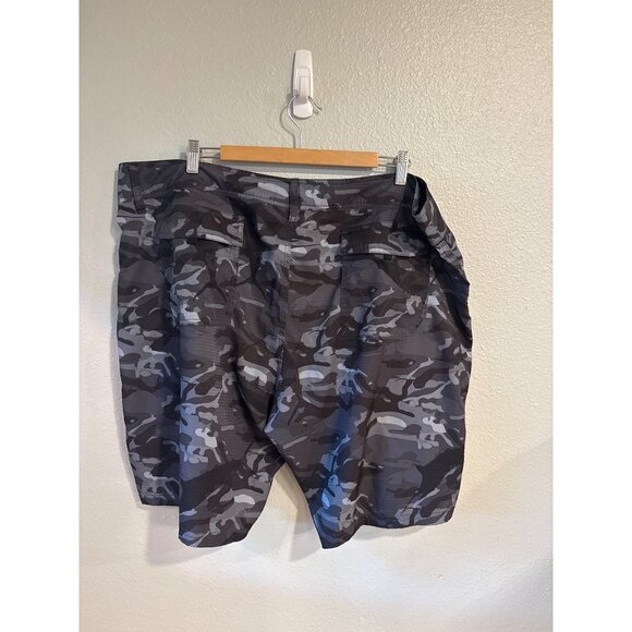 Aftco Men's Camouflage Cargo Fishing Shorts Size 42 SPF - Picture 3 of 8